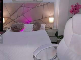 zharaa-fox Live Webcam on CamSoda