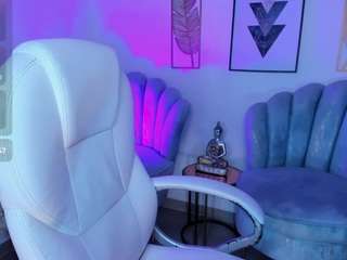 zharaa-fox's CamSoda show and profile