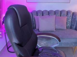 zharaa-fox's CamSoda show and profile