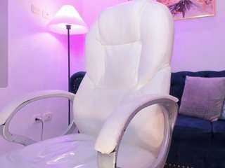 zharaa-fox Live Webcam on CamSoda