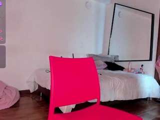 rossmildrey, female webcam model,  years old, on live webcam