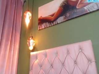 janeet-smith, female webcam model,  years old, on live webcam