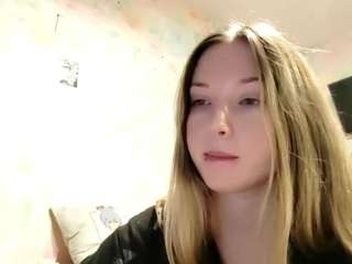 arianguyen's CamSoda show and profile