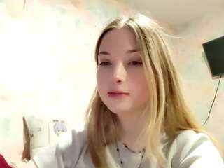 arianguyen live cam profile