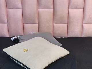 emmily-keller's CamSoda show and profile