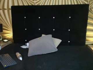 emmily-keller's CamSoda show and profile