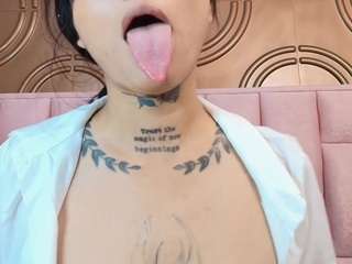 emmily-keller Live Webcam on CamSoda