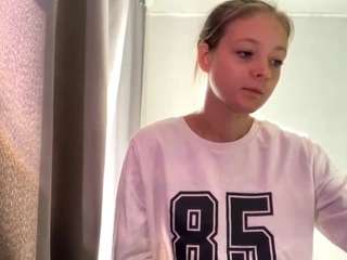 stellamoore chat room