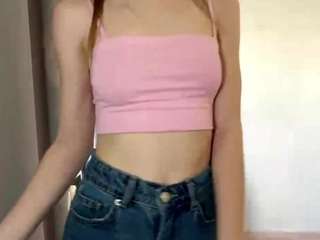 stellamoore's CamSoda show and profile