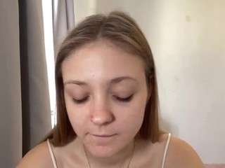 stellamoore's CamSoda show and profile