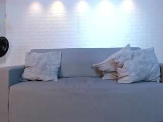 venus-cooper's CamSoda show and profile