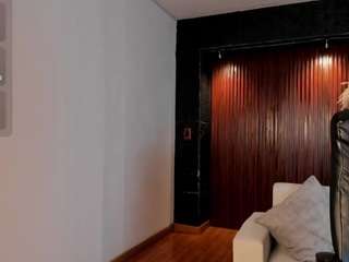 venus-cooper live cam profile