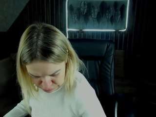 annasnow99's CamSoda show and profile