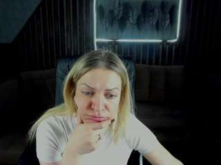 annasnow99's CamSoda show and profile