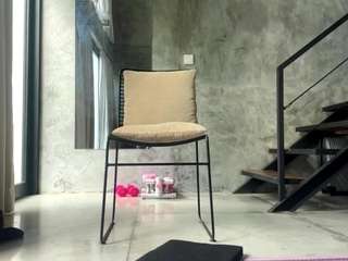 chloe-show's CamSoda show and profile