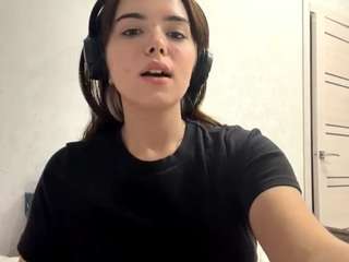 emy-bloom webcam model