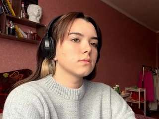 emy-bloom webcam model