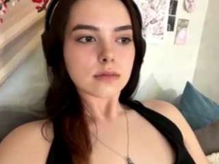 emy-bloom webcam model