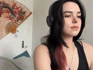 emy-bloom Live Webcam on CamSoda