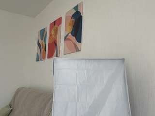 이 모델은 현재 라이브 중입니다. madelineharris