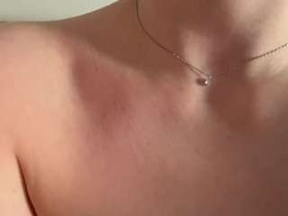 Este modelo está en vivo ahora. madelineharris
