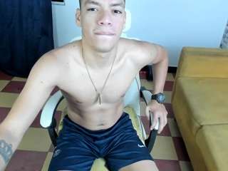 mike-guzman Live Webcam on CamSoda