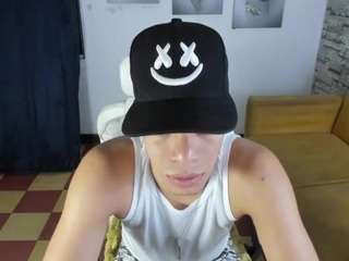 mike-guzman Live Webcam on CamSoda