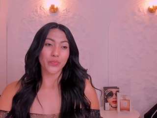 Natalie Lewis live webcam show
