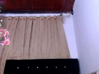 sweetass-18 webcam model