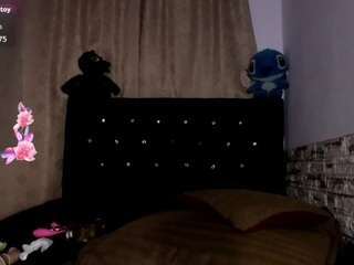 sweetass-18 Drink live webcam