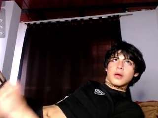 sweetass-18's CamSoda show and profile