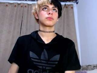 sweetass-18 Live Webcam on CamSoda