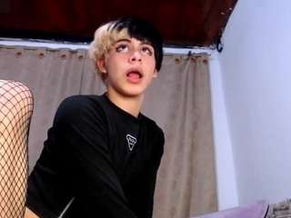 sweetass-18 webcam model