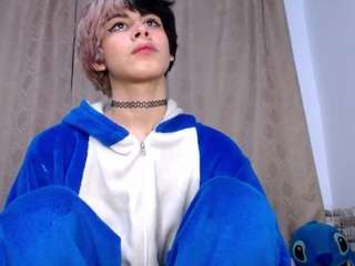 sweetass-18's CamSoda show and profile