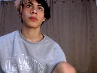 sweetass-18 live webcam show