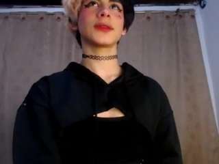 sweetass-18 live webcam show