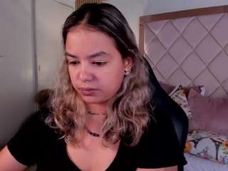 dulcelyra live webcam show