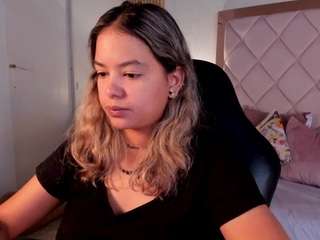dulcelyra live webcam show