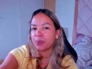 dulcelyra Live Webcam on CamSoda