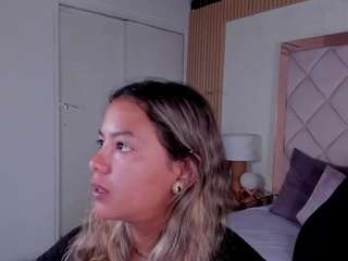 dulcelyra Live Webcam on CamSoda