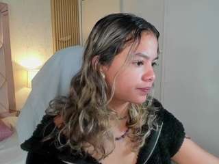 dulcelyra Live Webcam on CamSoda