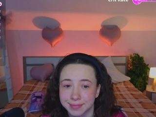 hayle-hill's CamSoda show and profile