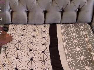 isabella3020's CamSoda show and profile