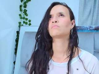 maraax's CamSoda show and profile