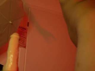 sisi-on-dee's CamSoda show and profile