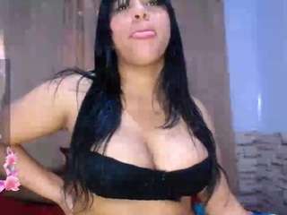 HoneypussyBiz live sex
