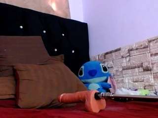 honeypussybiz's CamSoda show and profile