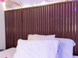 roxie-ns Pov live webcam