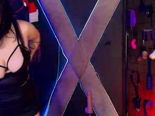 mraniiqueenbdsm webcam