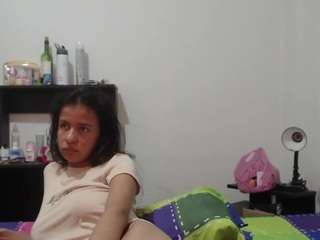 यह मॉडल अभी लाइव है. nathaly-jones